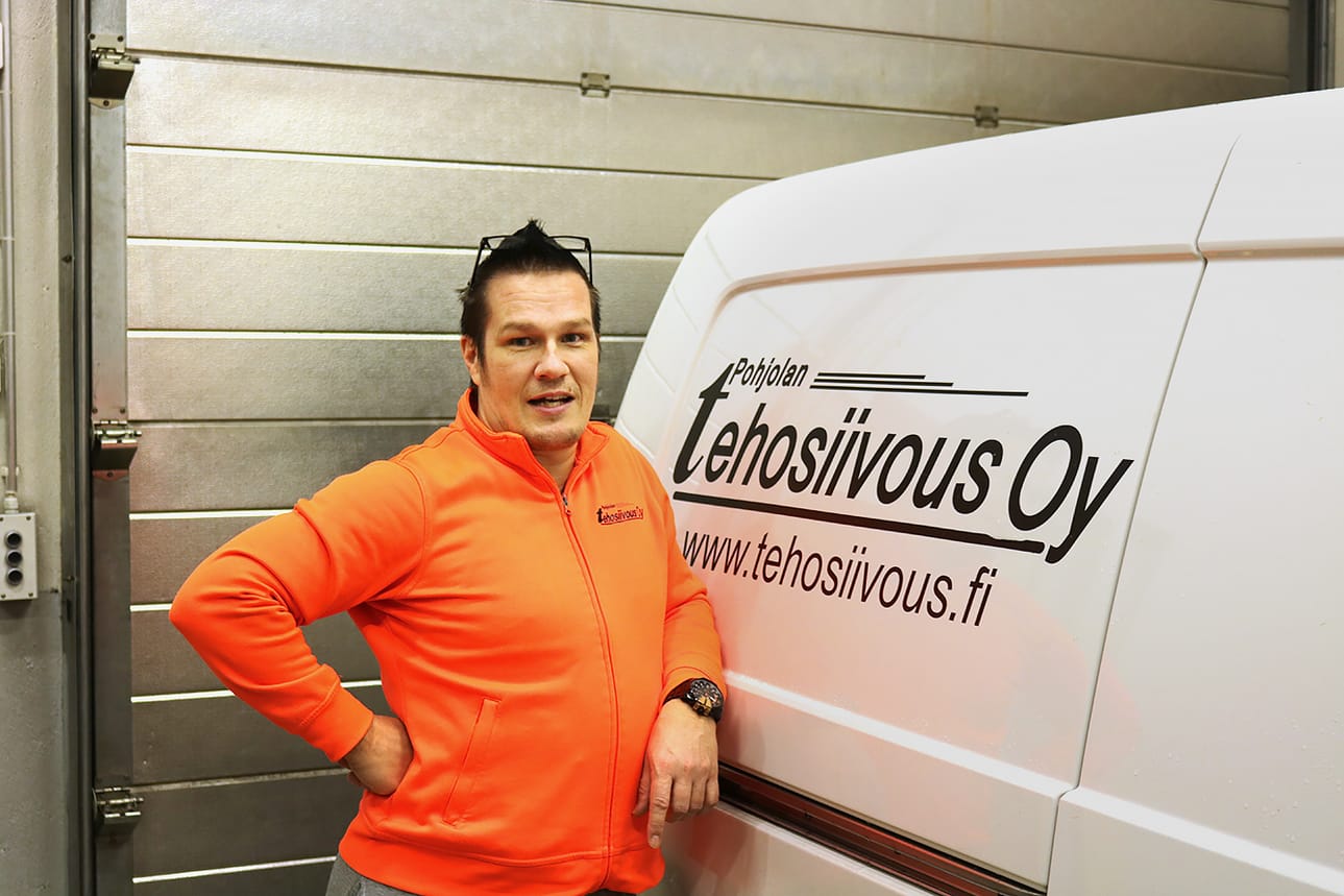 R-kioskiyrittäjä Arto Hintsala halusi kokeilla kaupan alan lisäksi jotain muuta. Hän on ollut tyytyväinen päätökseensä ostaa siivousfirma.