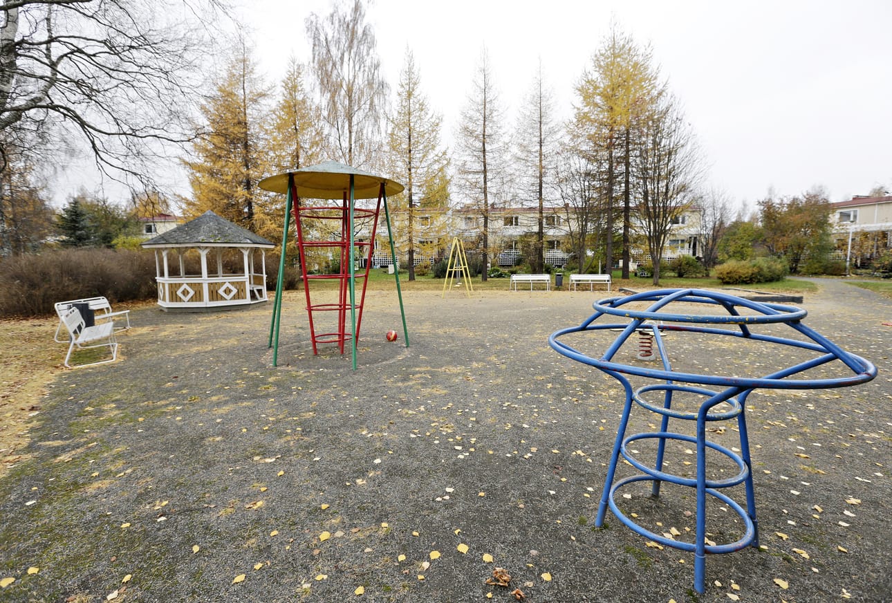 Kaakkuripuiston leikkikenttä Höyhtyällä on lakkautuslistalla.