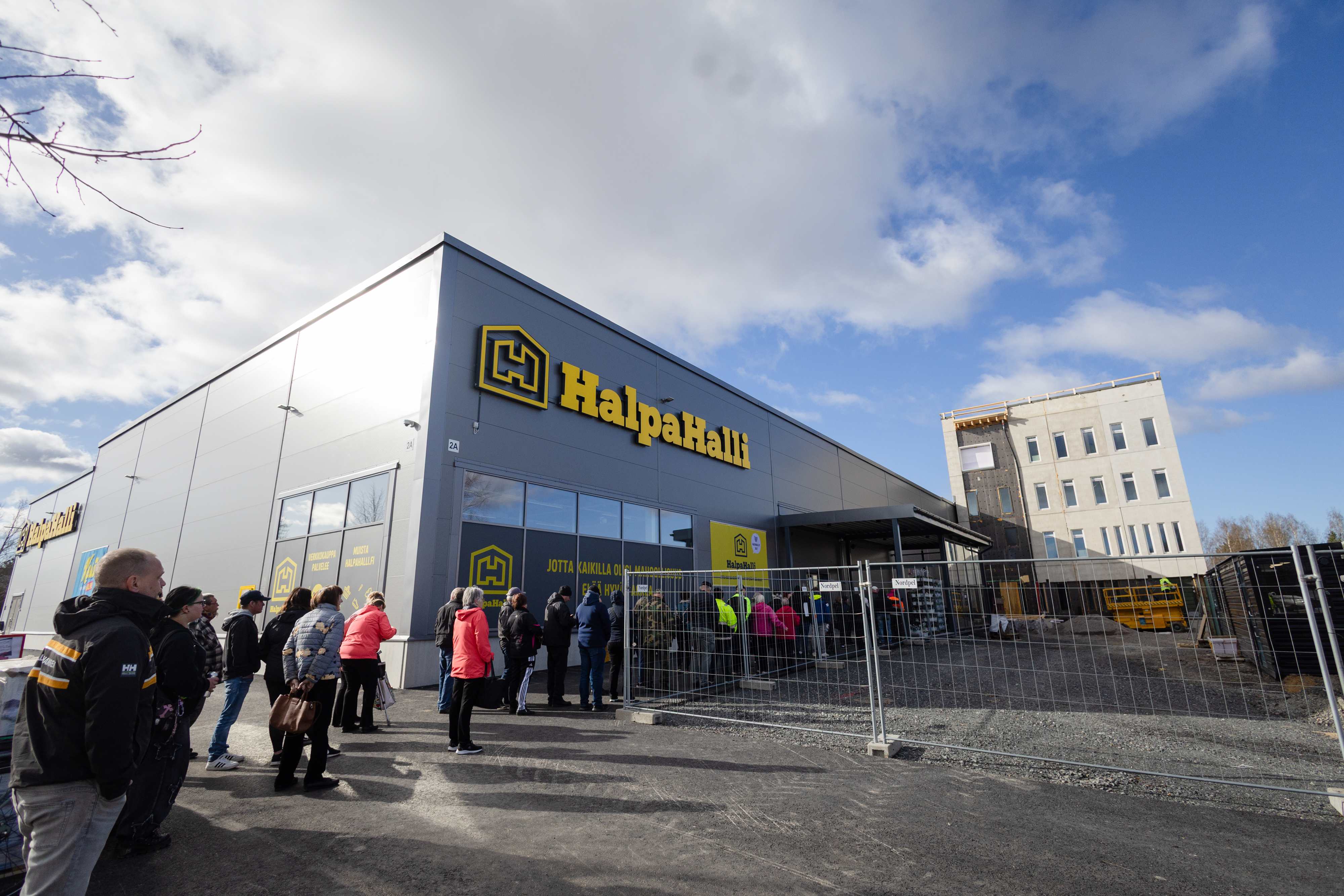 Usko kuului Laihian uuden Halpa Hallin avajaisissa – "Rukoilen joka päivä Laihian asukkaiden ja kunnan puolesta"