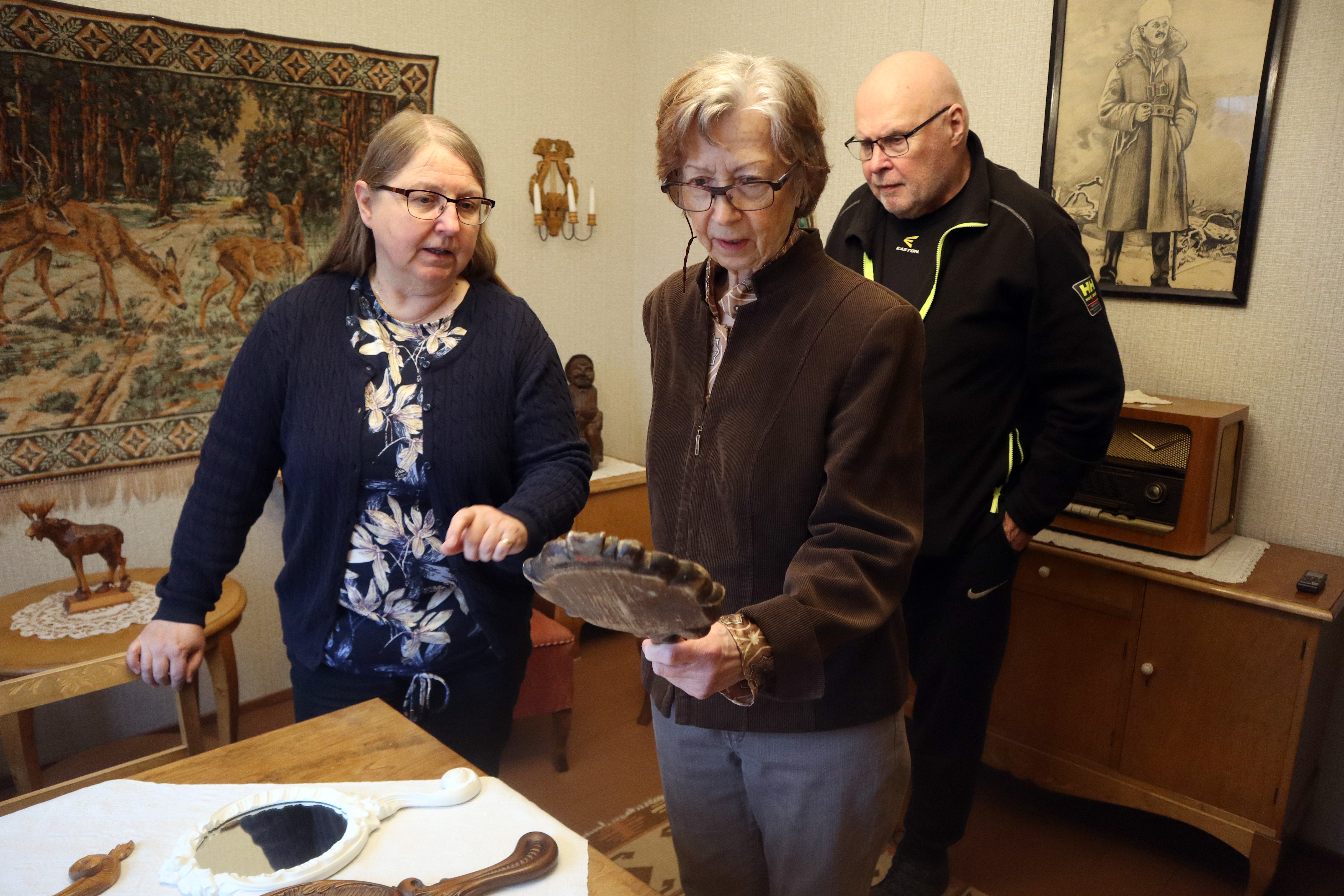 Löytyykö kodistasi jurvalaisen tekemä peili? – Puuseppämuseo kaipaa kuvastimia näyttelyyn, jonka idea syntyi selfie-ajasta