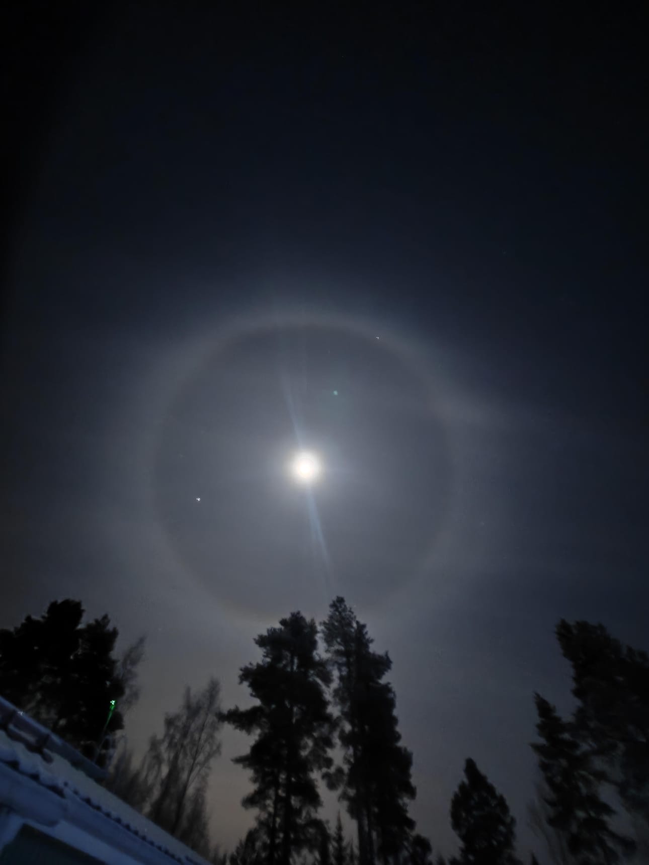 Haloilmiö näkyi esimerkiksi Haukiputaalla.
