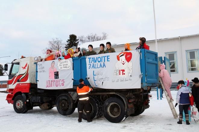 Helmikuun puolivälissä abit juhlivat penkkareitaan. Nyt on tosi kyseessä. KUVA: ANU NAHKALA