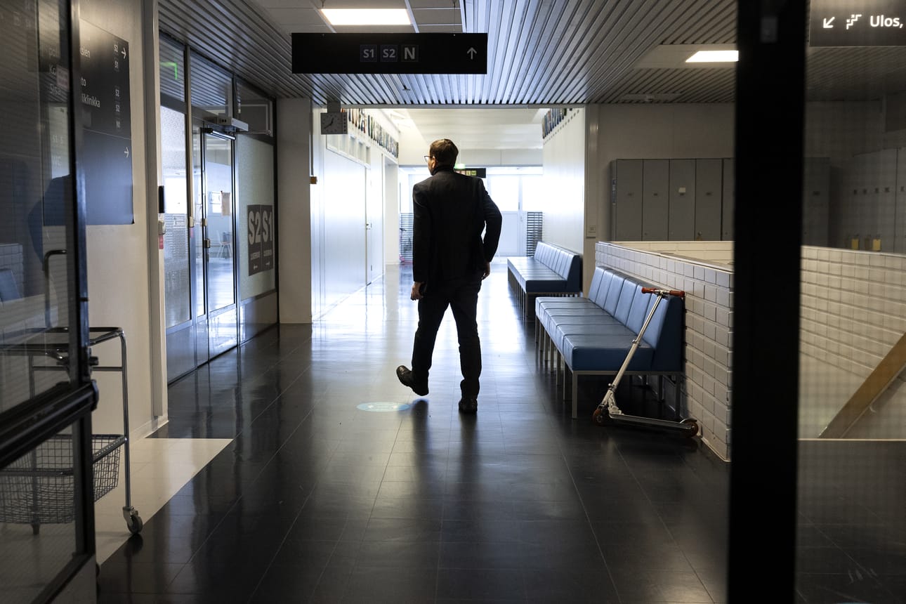 Kehittämisylilääkäri Tuomas Holman mukaan vanhan kantasairaalan tiloissa joudutaan toimimaan jo yliajalla.