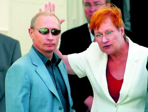 Ongelmattomat suhteet. Presidentti Vladimir Putin ja presidentti Tarja Halonen rennoissa tunnelmissa virallisten keskustelujen jälkeen.