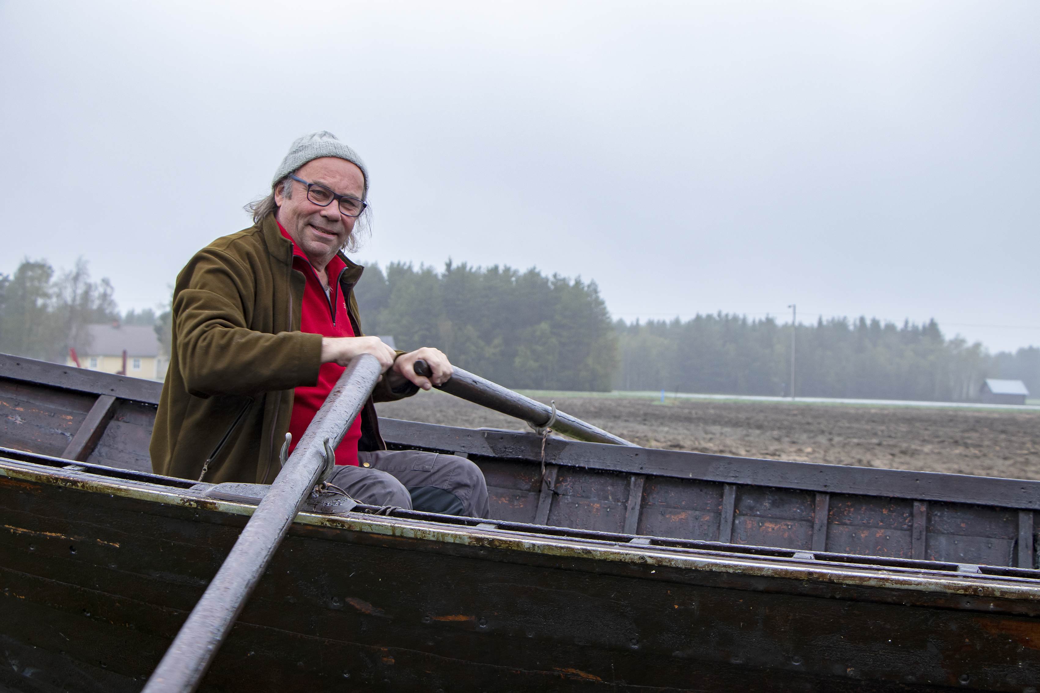 Puuveneitä on vähän jäljellä Hailuodossa, missä veneenrakennustaitoa löytyi aikoinaan lähes kaikista taloista –Yksi harvoista puuveneistä löytyy Paavo Sipolan