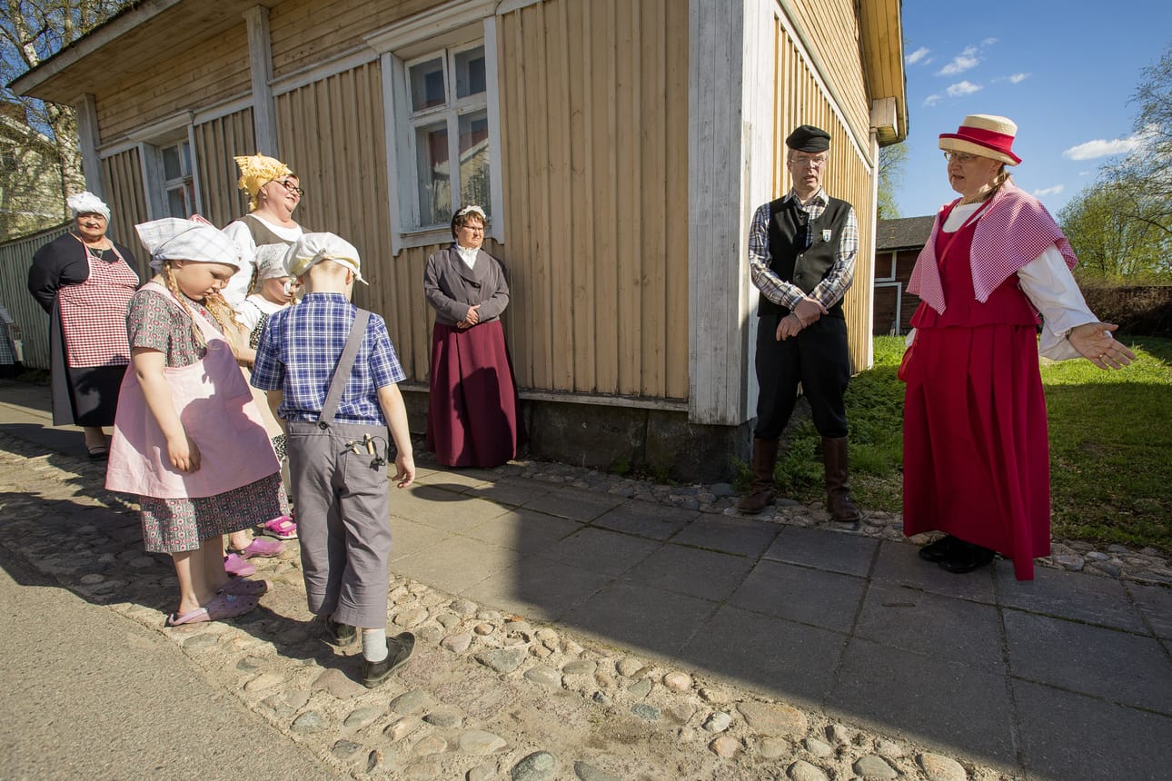 Arkistokuva Wanhan kaupungin väkeä -kävelykierrokselta.