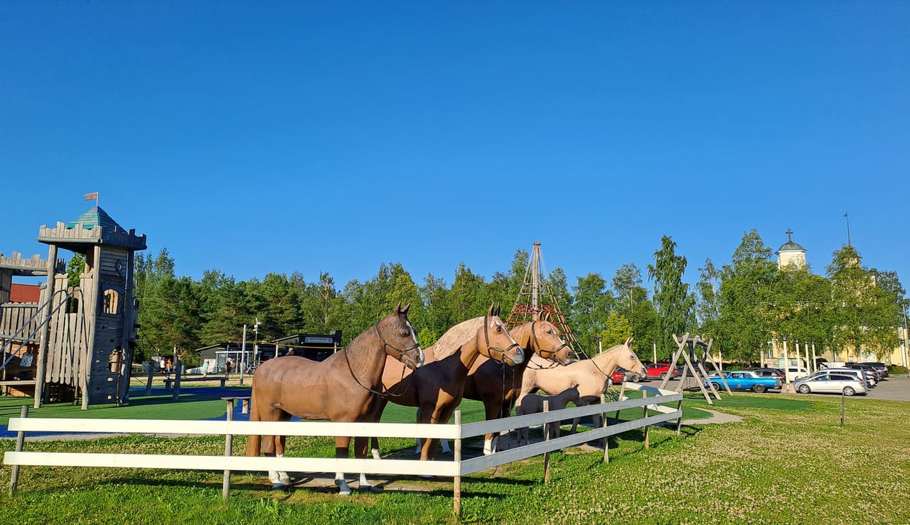 Kurikan keskustan kävelykierrokset lähtevät torilta.