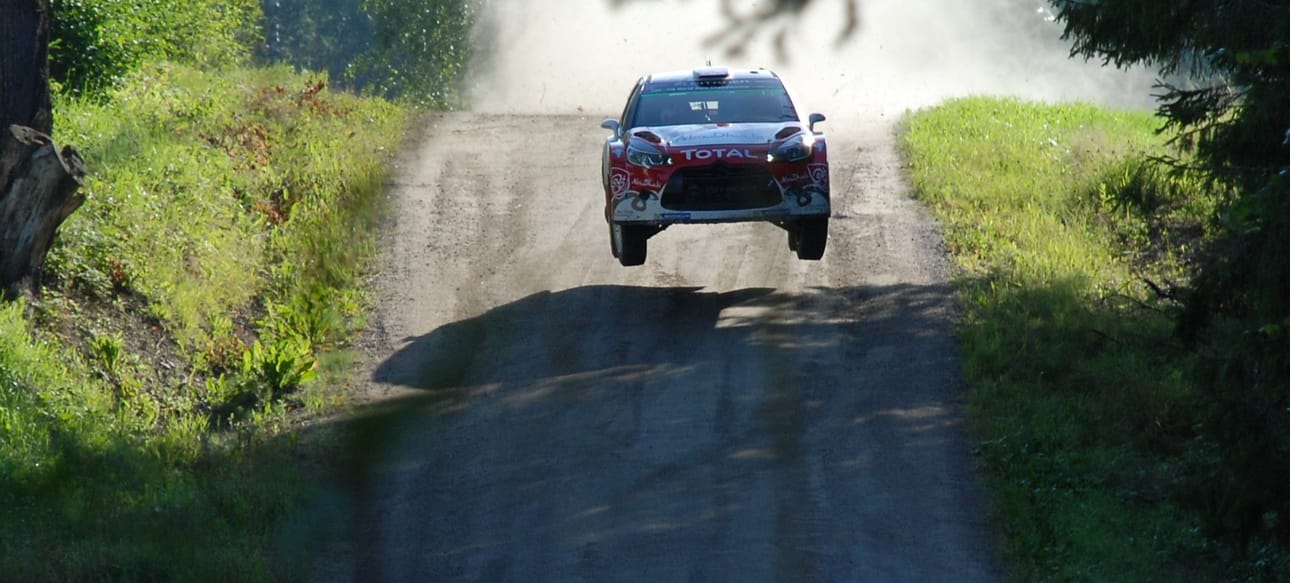Brittiläinen Kris Meeke teki ratkaisunsa lauantain kahdella Ouninpohjan pätkällä vetäisemällä yli 20 sekunnin eron Latvalaan.