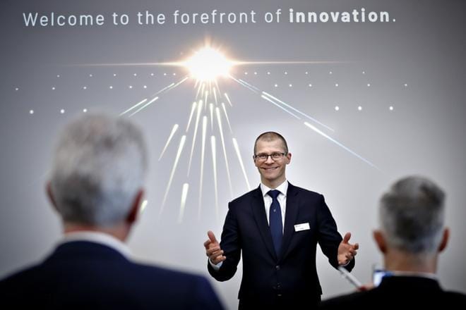 Juha Mäkitalo ehti olla vielä mukana Finn-Powerin uuden tehtaan avajaisissa maaliskuussa Seinäjoella. KUVA: TOMI KOSONEN