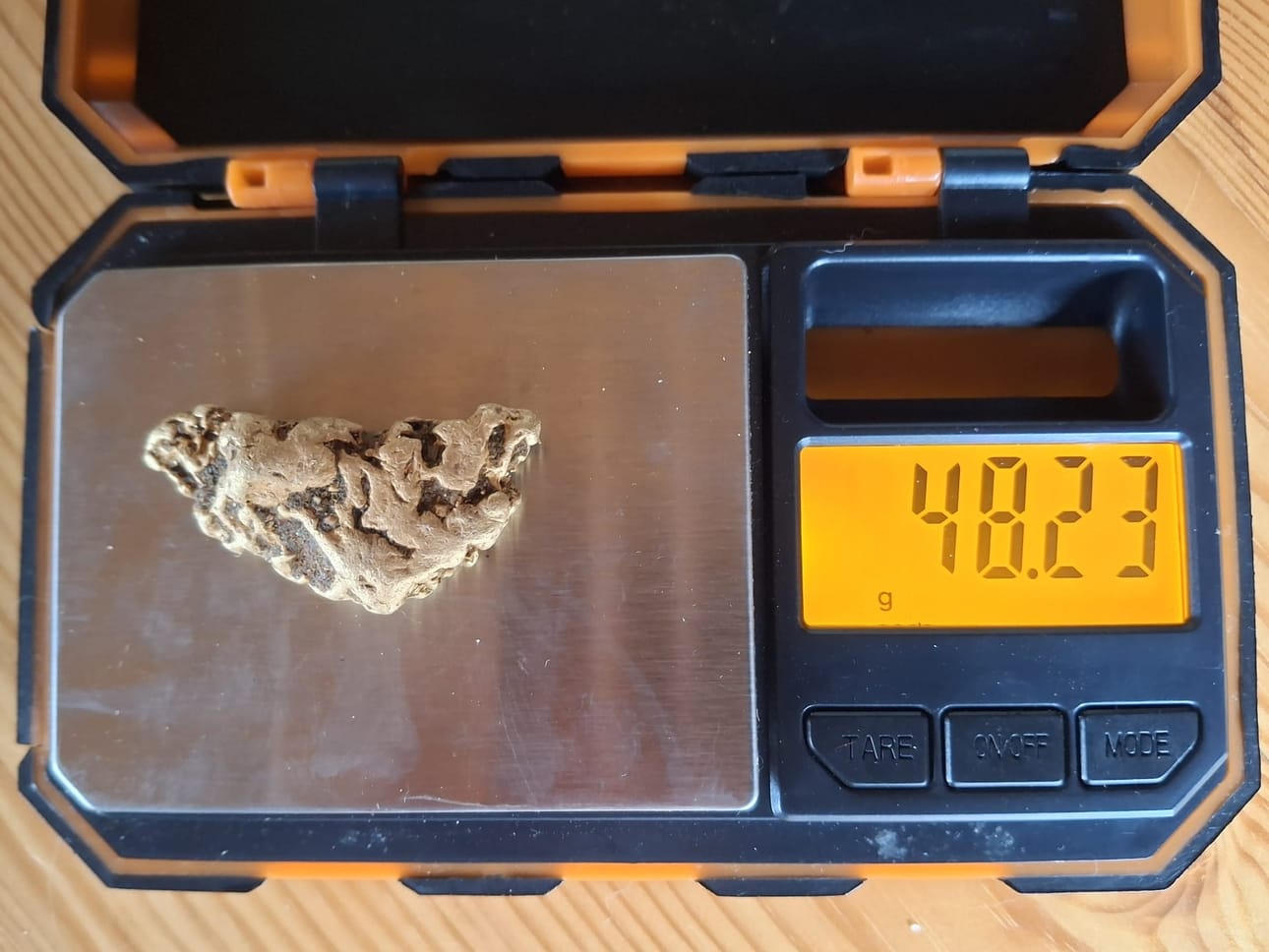 Painoa isommuksella on tarkalleen 48,23 grammaa. Koruna sen arvo voisi olla jopa 15 000 euroa.