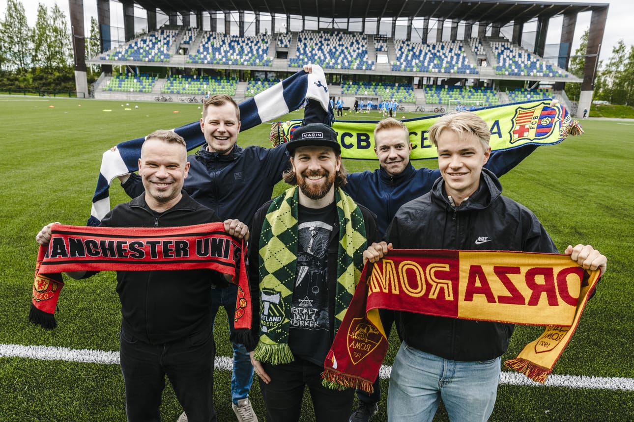 Pohjoinen pallonpuolisko -podcastissa käsitellään jalkapalloa lappilaisesta näkökulmasta. Podcastia tekevät Markku Saukko (vas.) Mikko Kinisjärvi, Iiro Kerkelä, Joni Vihreävuori ja Kalle Ronikonmäki.