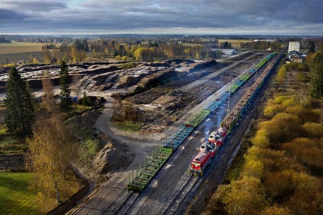 Suupohjan radalla on paljon potentiaalista käyttöä puukuljetuksissa. Arkistokuvassa Teuvan aseman seutua.