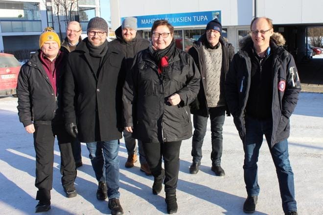 Mahdollisuuksien tuvan Alavudella ehtivät jo kelpo tilaksi todeta eri tahojen edustajina Jukka Ketola (vasemmalla), Timo Harju, Jussi Peräaho, Markus Partanen, Sirkka-Liisa Halla-aho, Reijo Penninkangas ja Mika Rantanen. KUVA: REIJO HEIKKILÄ