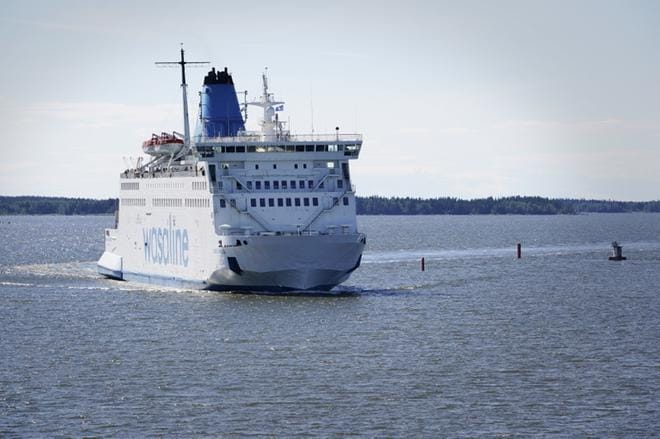 Wasaline-varustamo odottaa virallisia ohjeita, milloin matkustajaliikenne lopetetaan Suomen rajoilla. Silloin eivät enää edes työmatkalaiset pääse Vaasasta Uumajan kautta töihin Ruotsiin ja Norjaan. ARKISTOKUVA: SAMPPA TOIVONEN