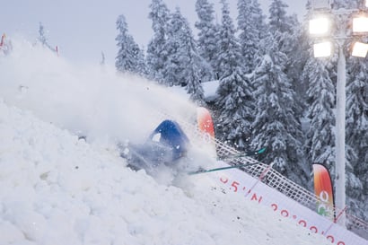 Kuvagalleria: Jopa 20 metrin korkeudesta alas lumikasaan – Aerials-hyppyjen maailmancup kisattiin Rukalla