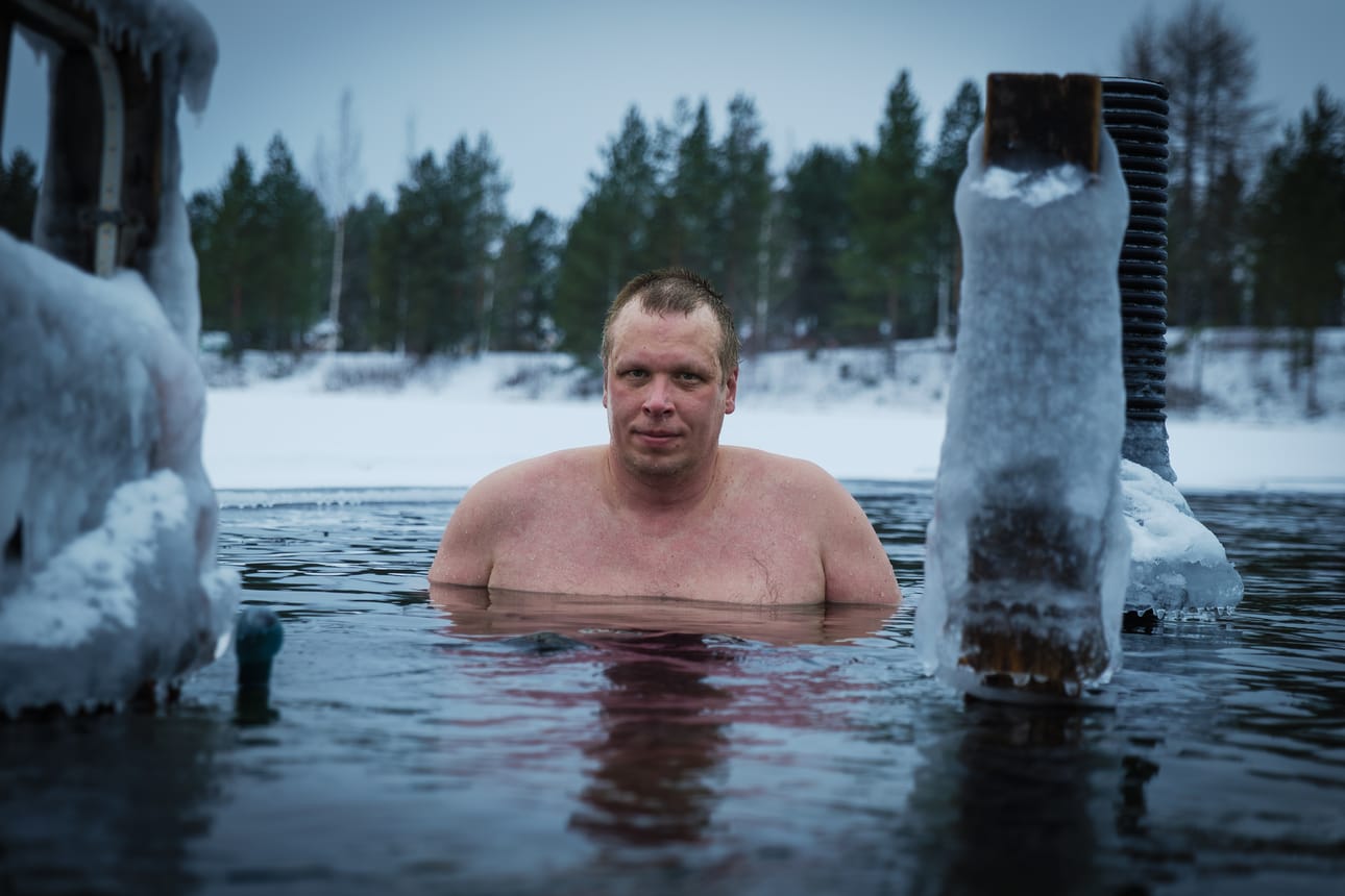 Lakeuden avantouimareiden varapuheenjohtaja Hermanni Riihioja viihtyy kauemmin uudessa saunassa kuin avannossa.