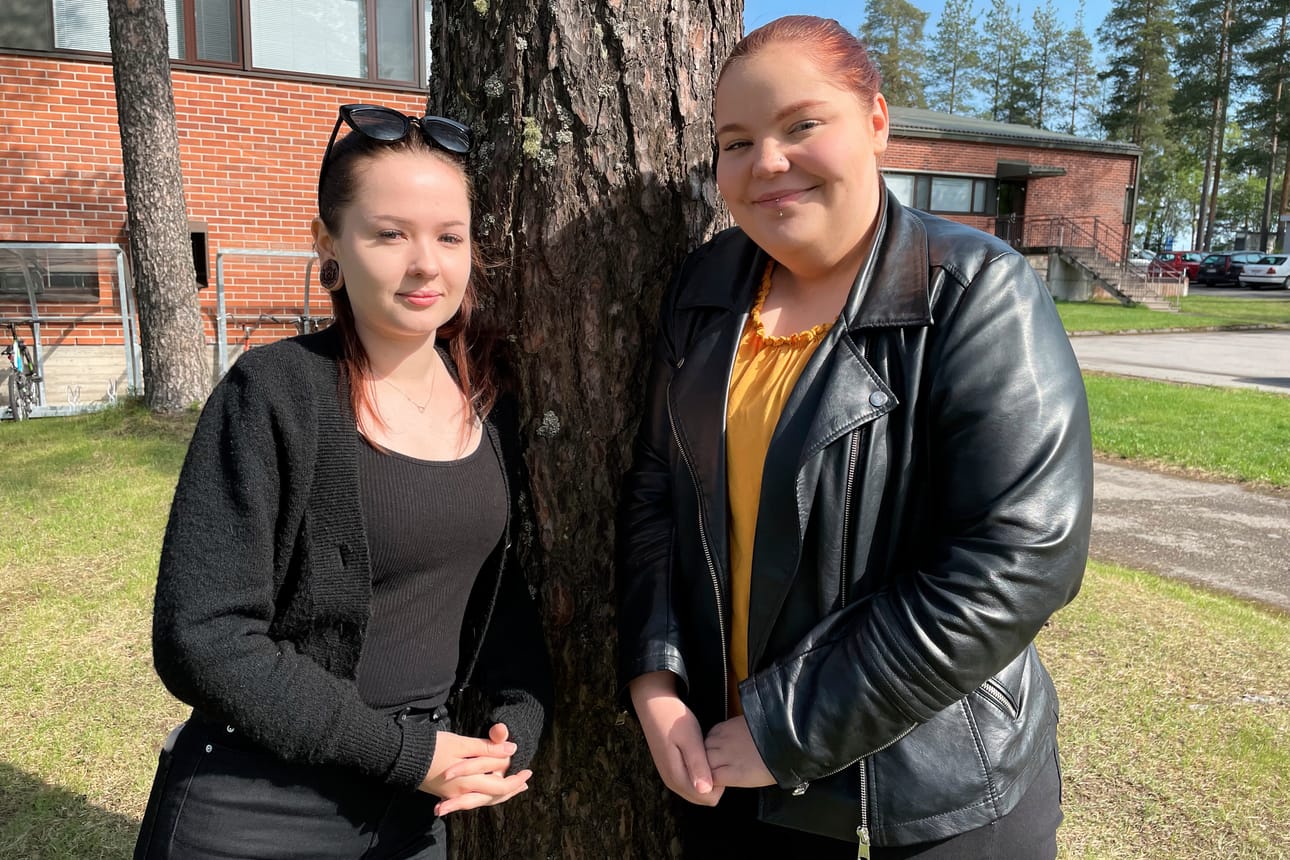 -Saksan reissu rohkaisi ja madalsi kynnystä lähteä uudestaan ulkomaille töihin, Saksassa kuukauden opiskelijavaihdossa olleet Roosa Klemetti (vas) ja Kaisa Törmikoski kertovat.