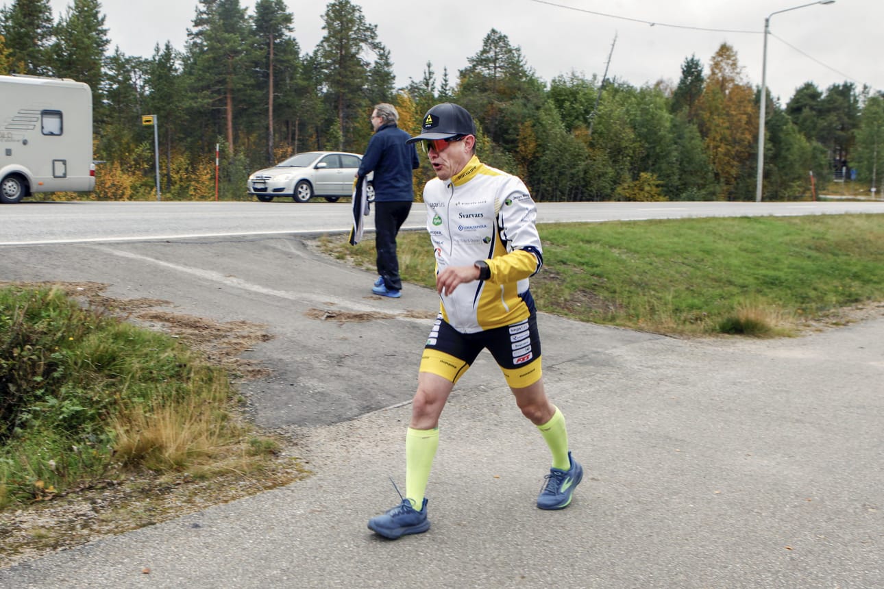 Haasteen avauspäivänä Tomas Wikblomin askeleessa oli vielä lentoa.