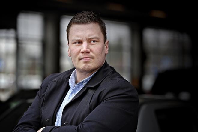 Pohjanmaan kokoomuksen toiminnanjohtaja Daniel Lahti on sitä mieltä, että maakuntauudistuksen poliittisen viiteryhmän laajentaminen muiden puolueiden edustajilla ei paljon auta, kun ryhmässä on 13 kuntien valitsemaa RKP:n edustajaa. KUVA: KARI LÖFHJELM