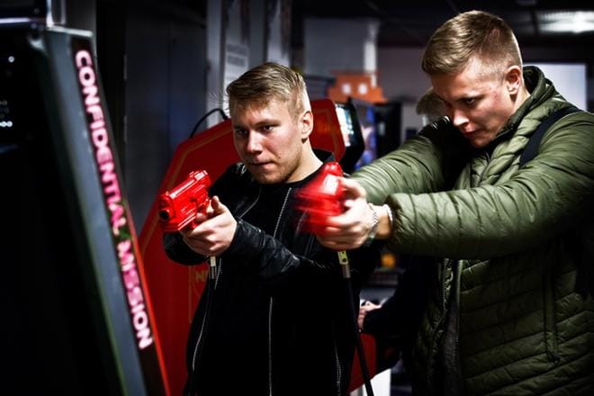 Viime vuonna Kristian Boman ja Tomi Paatsalo pelasivat Confendial Mission -peliä VGD:ssä. Arkistokuva: Eetu Sillanpää