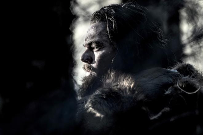 Leonardo DiCaprio tekee Oscar-palkitun roolin metsästäjänä, jota karhu raatelee. KUVA: Kimberley French