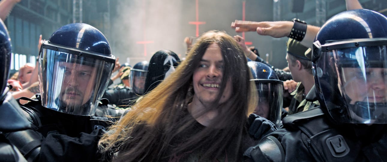 Vuonna 2018 ensi-iltansa saanut Hevi reissu on komedia ja road movie pikkupaikkakunnan tuntemattoman hevibändin keikkamatkasta kansainväliselle festarilavalle. Johannes Holopaisen tähdittämälle elokuvalle on luvassa jatkoa. Arkistokuva.