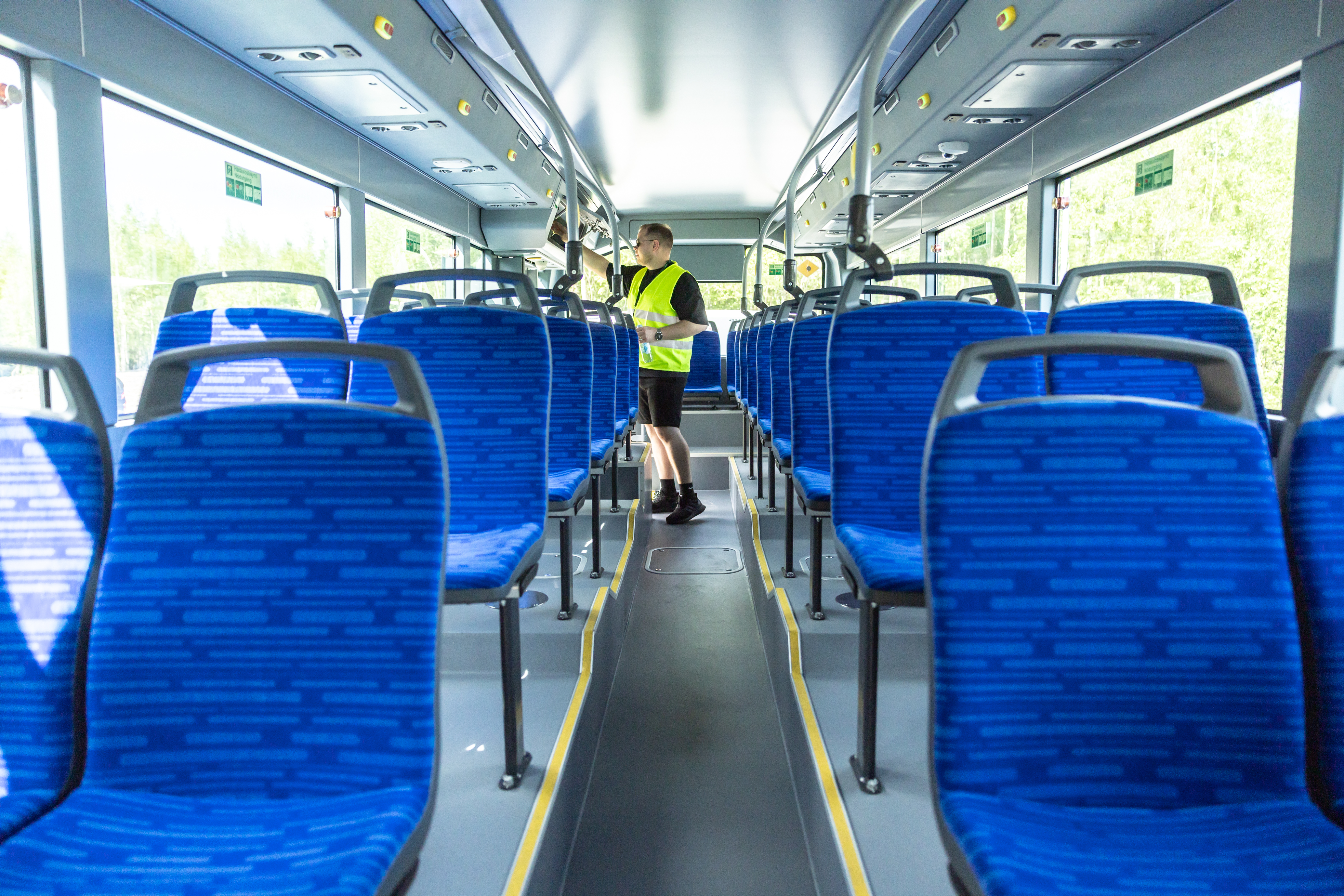 40 uutta linja-autoa aloitti Oulussa maanantaina.