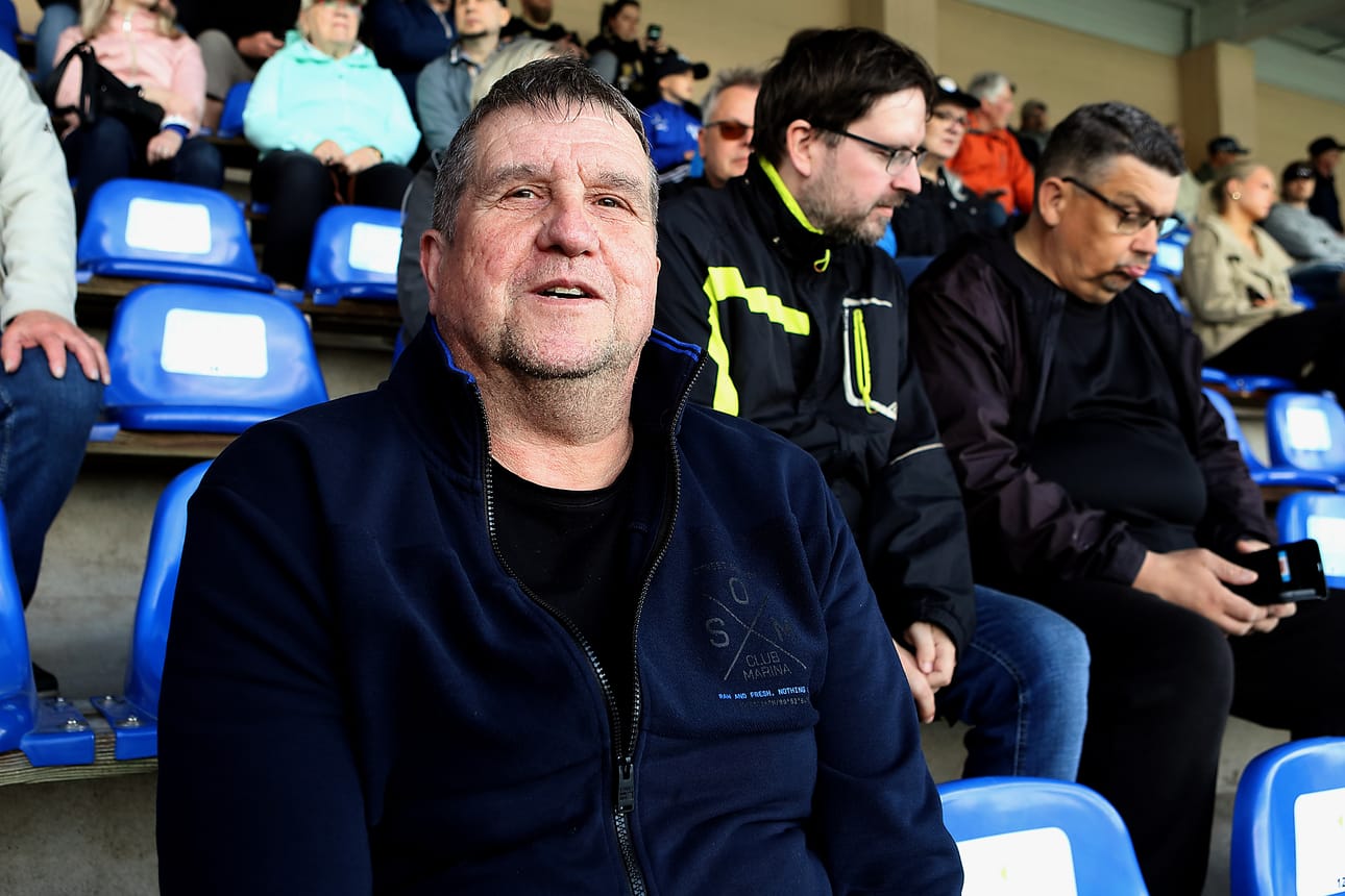 SJK-fani Tapani Leimola odottaa jo paikallisotteluita: ”Joukkueen tukena pitää olla”.