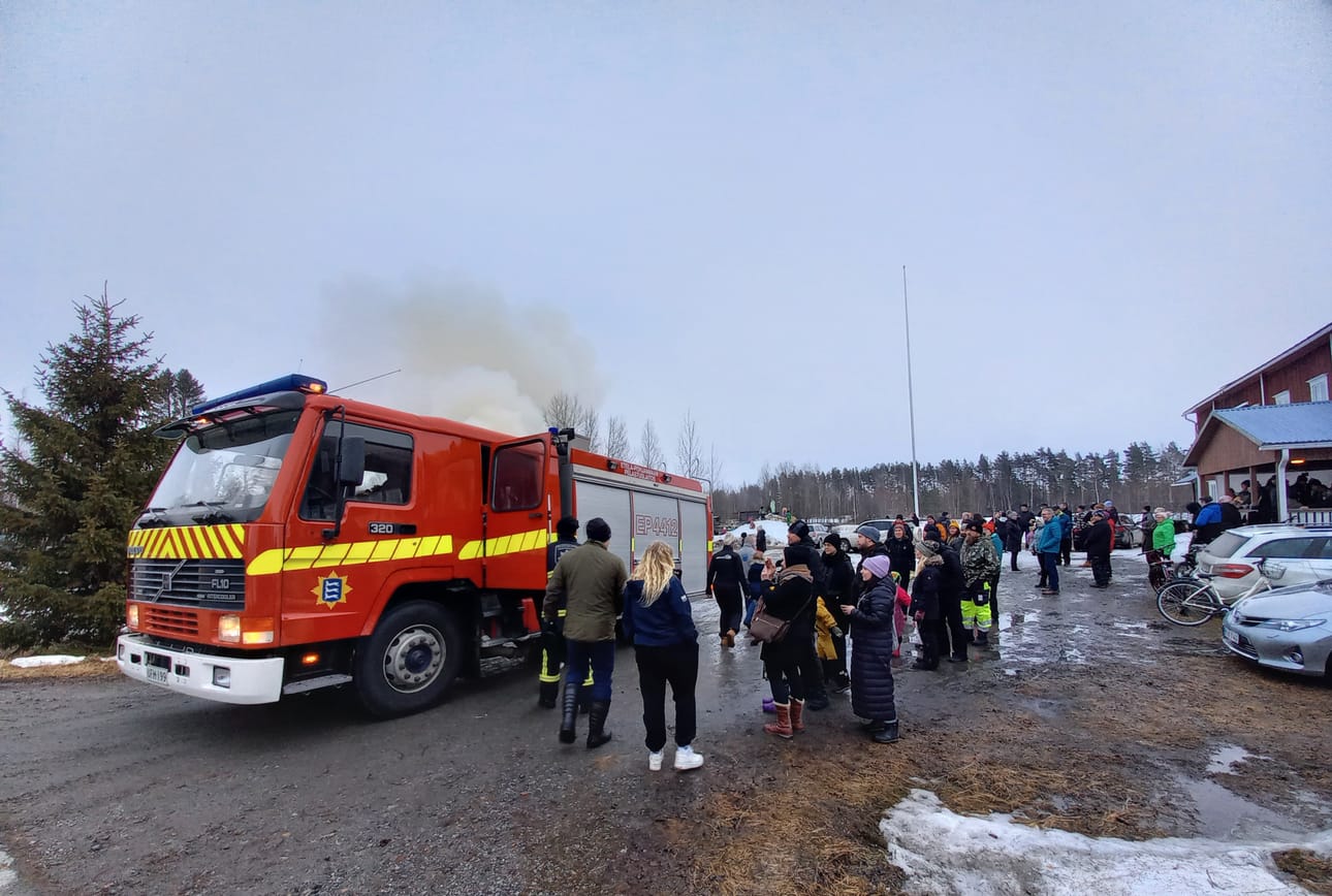 Lapsille oli ohjelmassa paloautokyytejä.
