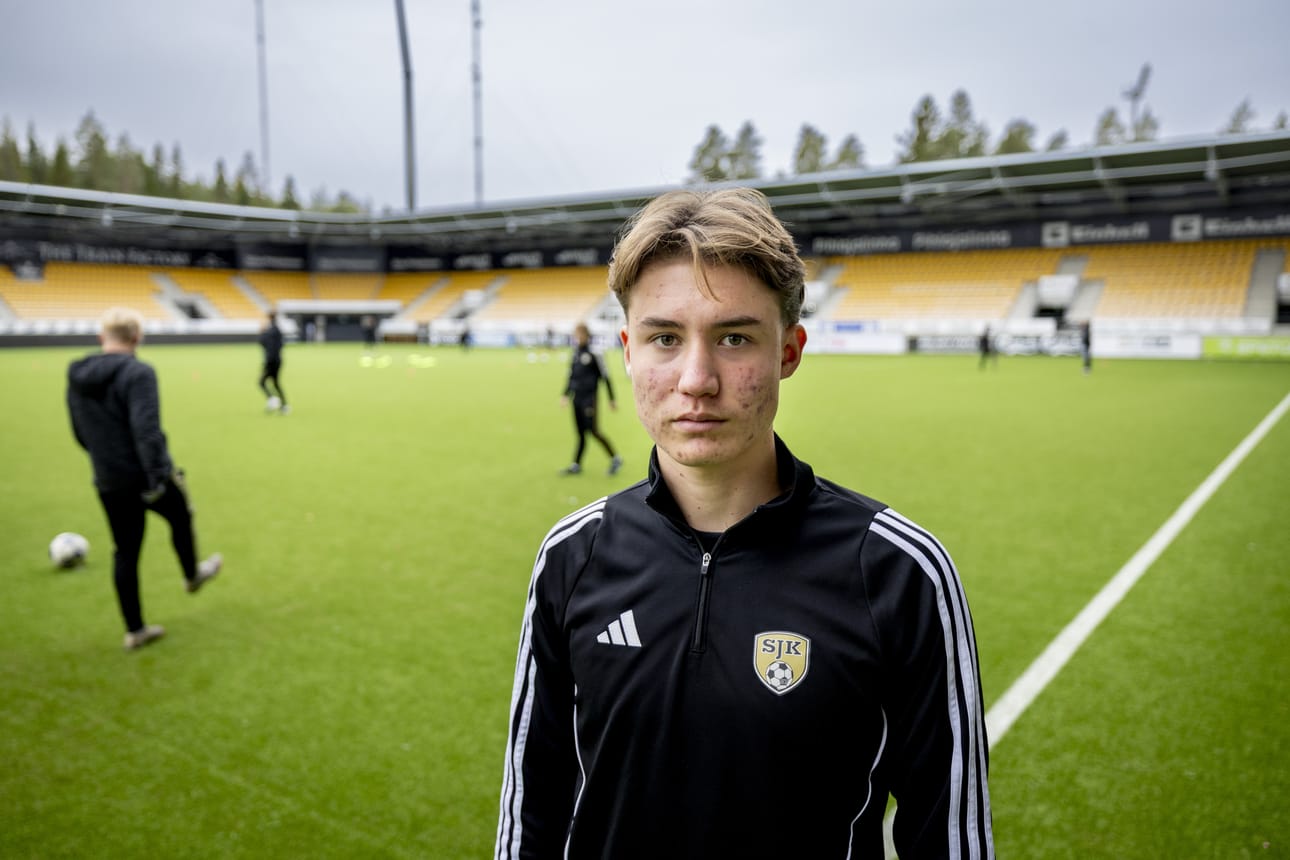 15-vuotias Ilmari Riivari jätti Lappeenrannan peli- ja koulukaverit ja muutti elokuussa jalkapallon vuoksi Kuortaneelle ysiluokalle.