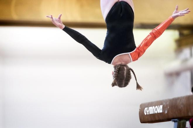 ▲ Telinetaitureiden Laura Nyqvist hallitsee alastulon...
