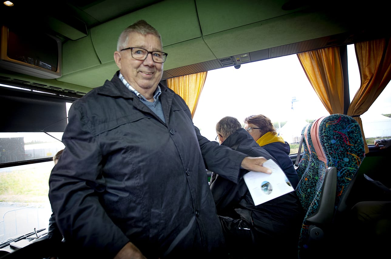 Eino Helaakoskikin kiipesi bussiin, sillä hän halusi nähdä työmaan nykyvaiheen.