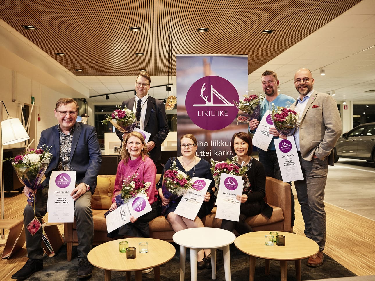 Likiliike-palkitut ryhmäkuvassa: Pekka Rinne (vas.), Ville-Pekka Jokela, Kati Kuha, Hilkka Neuvonen, Minna Yritys, Timo Nuutinen ja Pasi Hiukka.