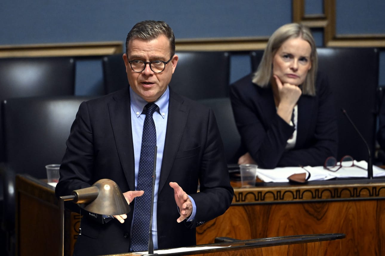 Kansa antaa pääministeri Petteri Orpolle ja valtiovarainministeri Riikka Purralle huonon arvosanan.