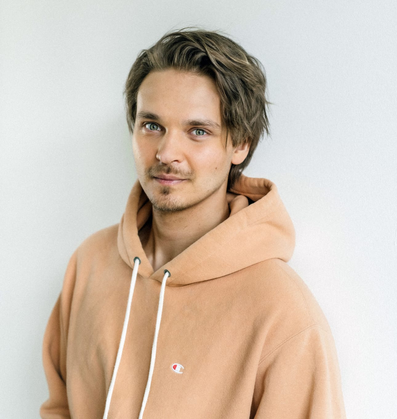 Roope Salminen tietää reseptin nauruhanojen aukaisemiseen.