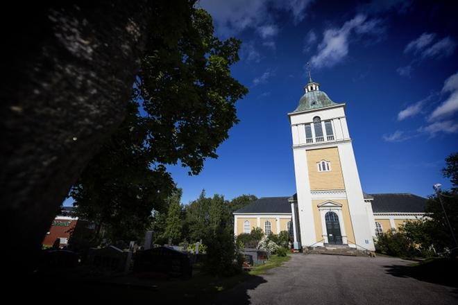 Laihian kirkossa vietetään lauantaina 18.8.2018 kolmet nuukat häät Nuukuuren viikon merkeissä. ARKISTOKUVA: SELMA PAAVOLA