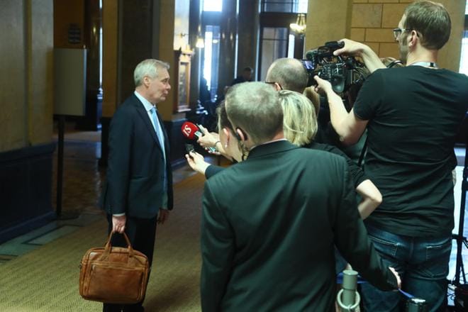 Hallituksen muodostaja Antti Rinne ei puoliltapäivin osannut sanoa saadaanko hallitusohjelma valmiiksi keskiviikkona.