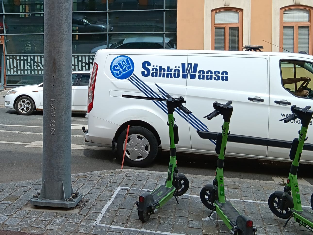 SähköWaasa vastaa Vaasan liikennevaloista ja katuvaloista.