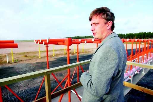 Suunnan antaja. Projektipäällikkö Jukka Piilolan mukaan vuoden vaihteen jälkeen Oulun lentoasemalle päästään laskeutumaan sumukeleilläkin.