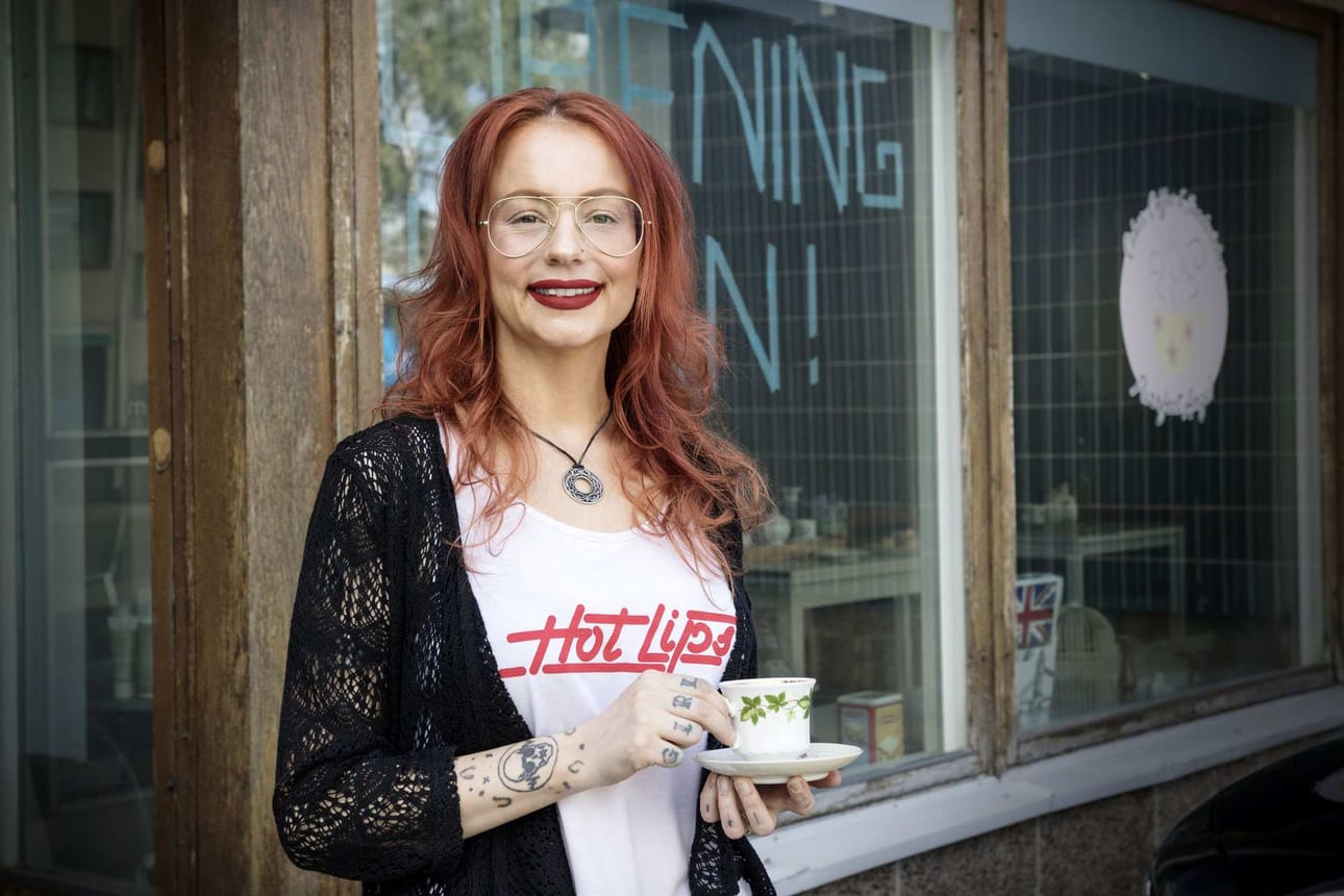 Brittiteemaa. Purrfect Angel -kahvilan yrittäjä Saara-Maria Karlström-Rantala haluaa tuoda brittiläisen kahvilakulttuurin Rovaniemelle: "Rakastuin vanhan ja modernin yhdistelmään."