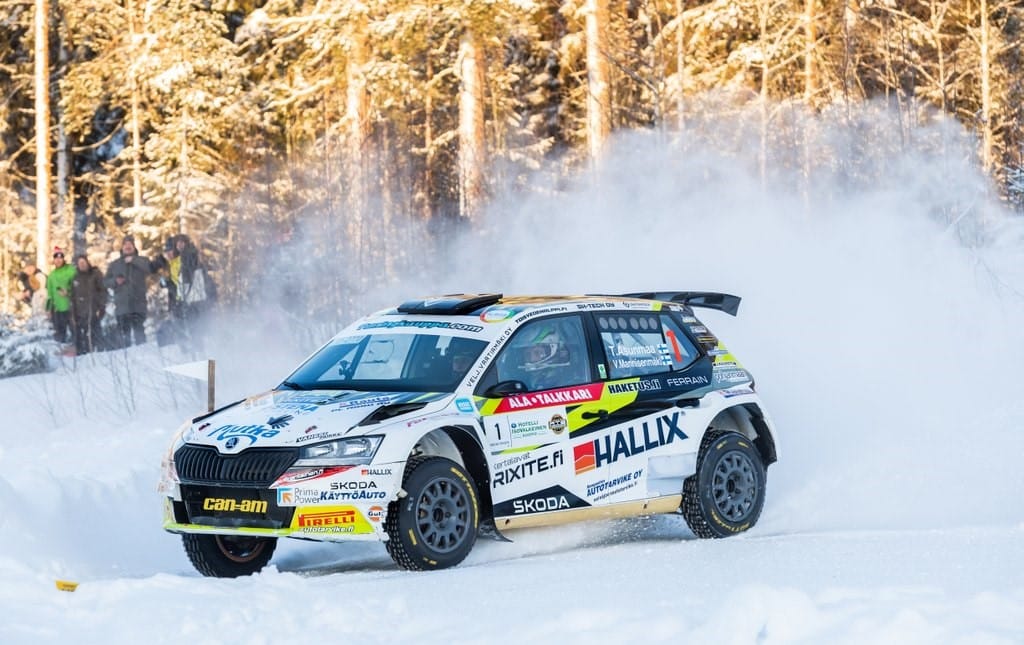 Teemu Asunmaa ja Ville Mannisenmäki pitivät hyvää vauhtia SM Isovalkeinen Rallissa Kuopiossa. Sama on tavoitteena myös Jyväskylässä tulevana viikonloppuna.