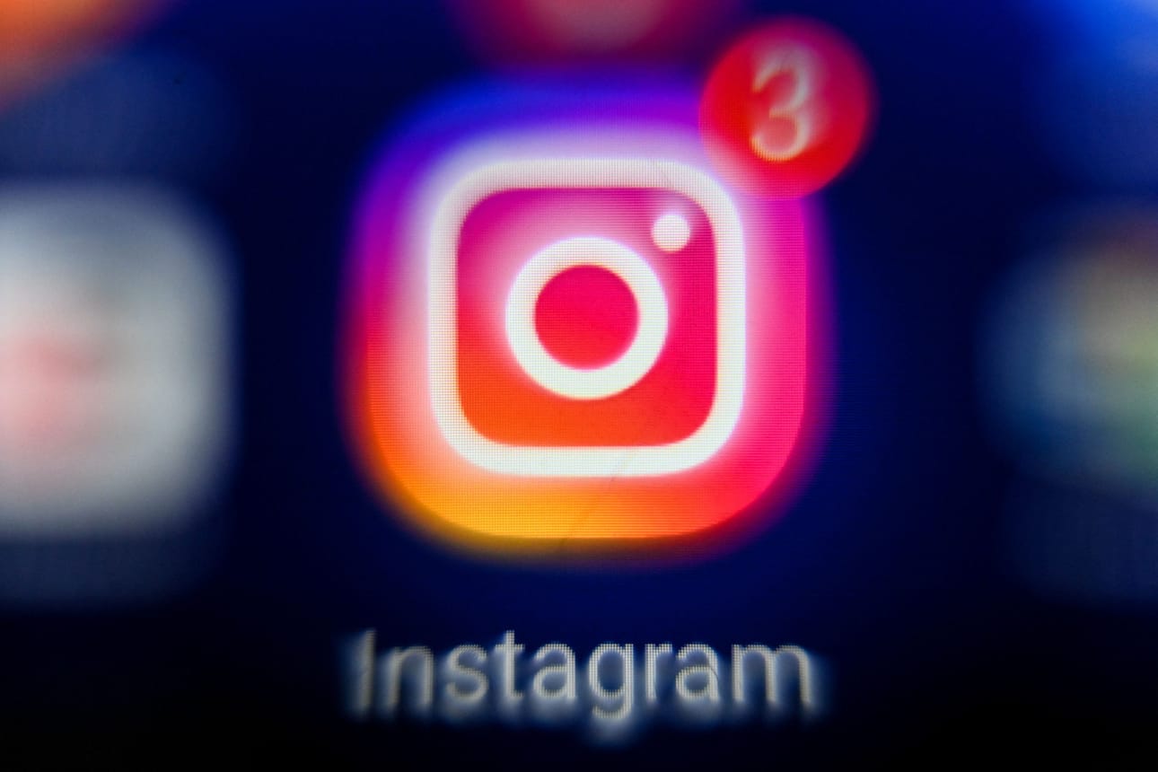 Kansanedustajan haastattelun kirvoittamaa some-keskustelua on käyty muun muassa Instagramissa. LEHTIKUVA/AFP