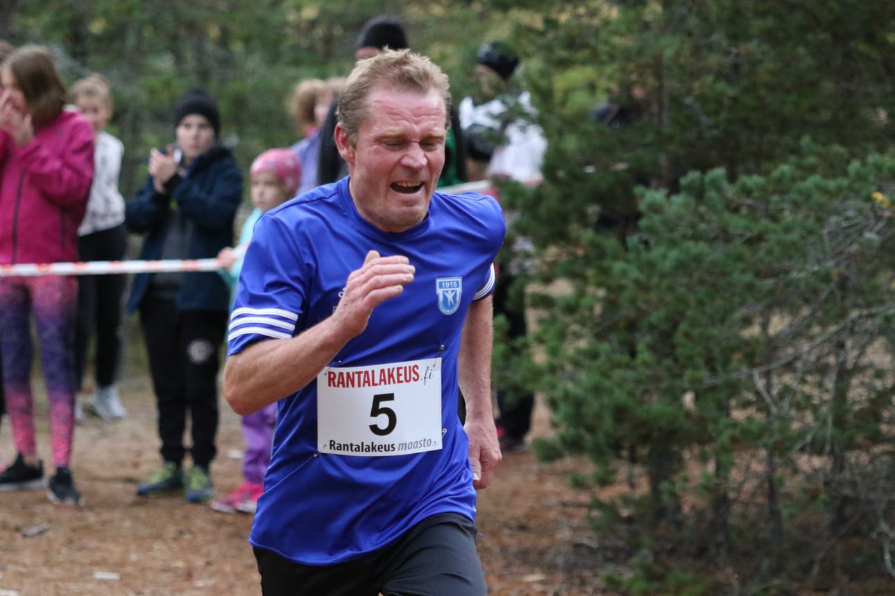 Jari Ohukaisen rutistus maalisuoralla.
