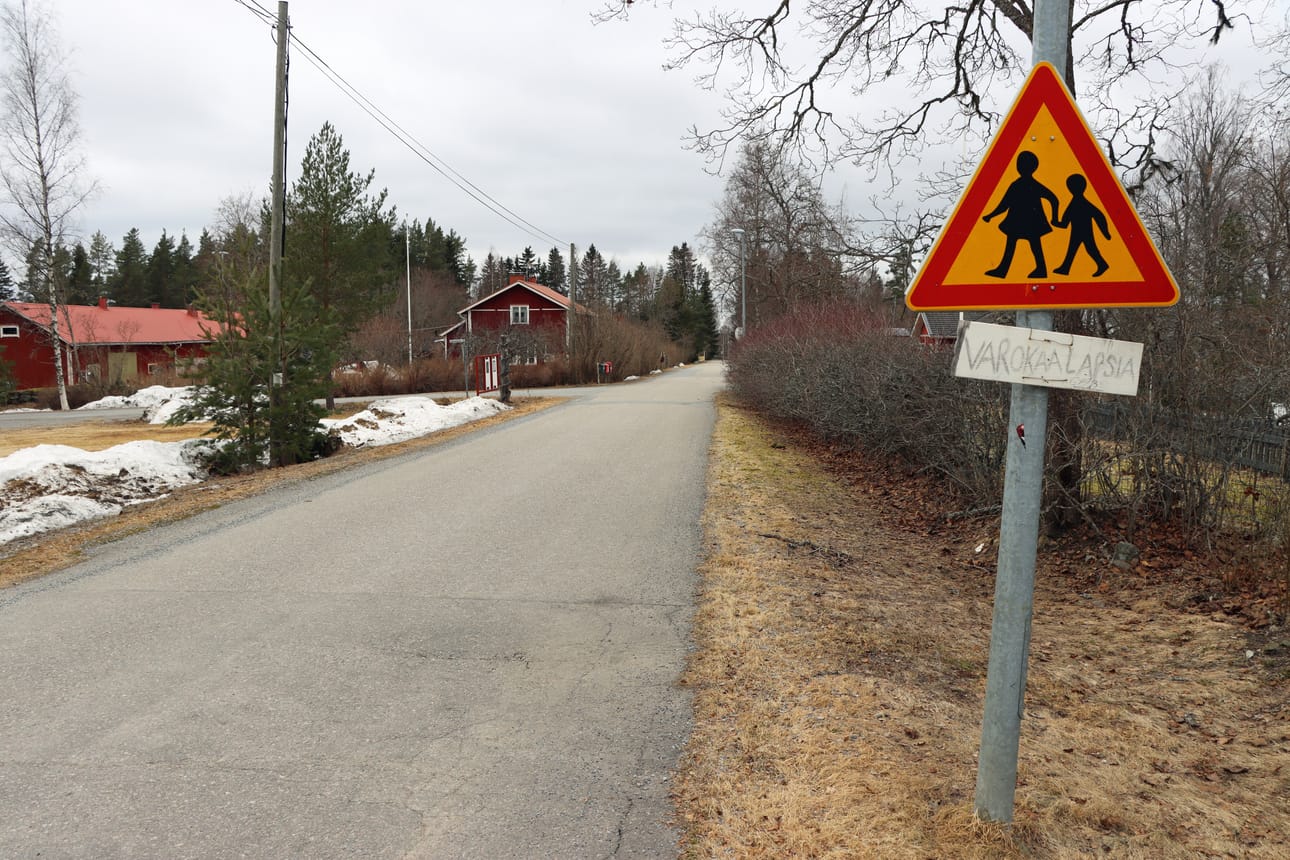 Kapeahkon tien varrella asuu paljon lapsiperheitä, joiden huoli jälkikasvun turvallisuudesta tuotti tulosta.