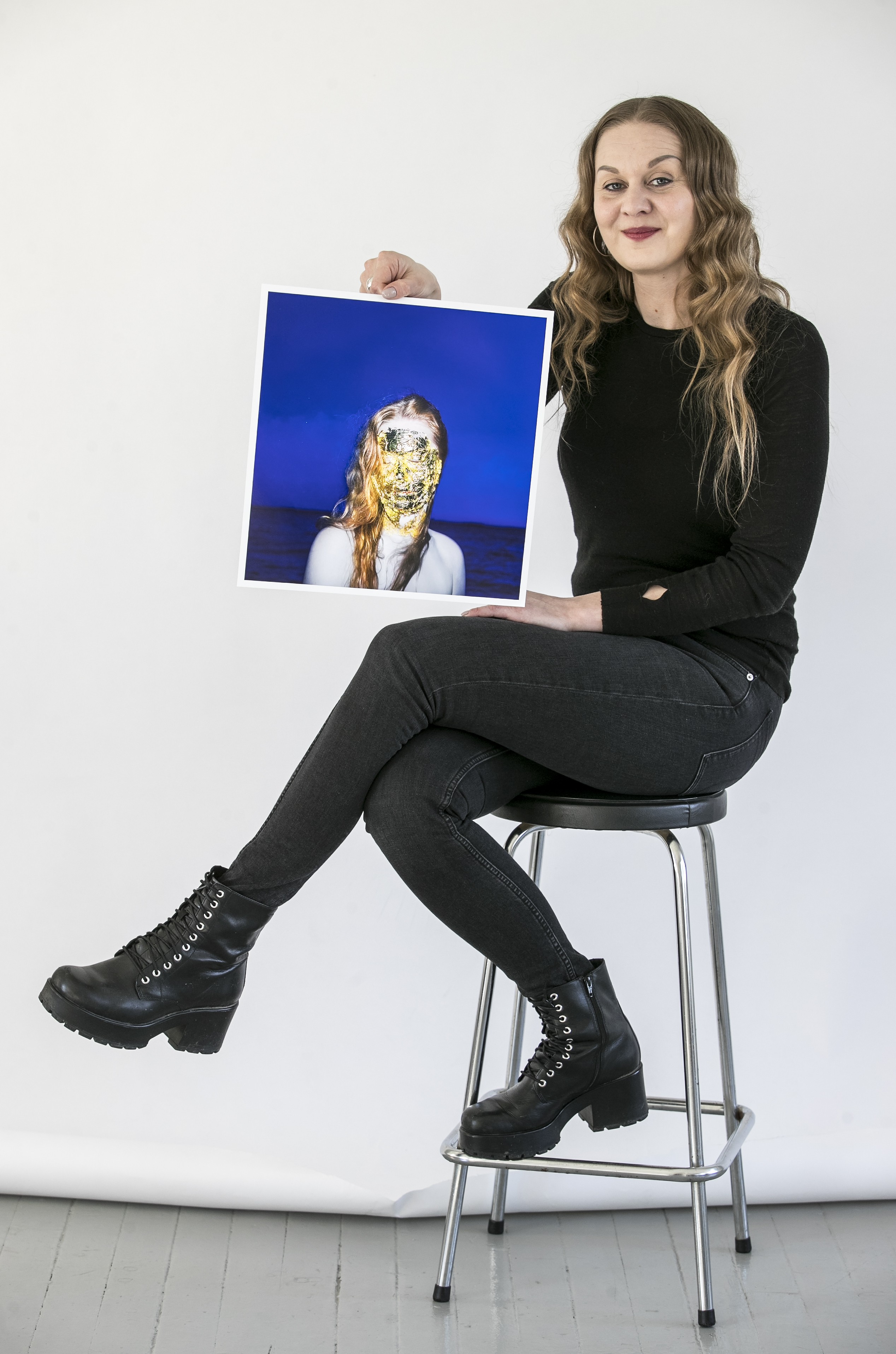 Anni Kinnusen The Great Escape -kokonaisuuteen kuuluva New Religion -teos on hankittu Oulun taidemuseon kokoelmiin.