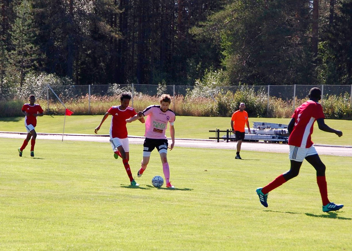 Calcio pesi kasvonsa ja äityi hurjaan syysvireeseen