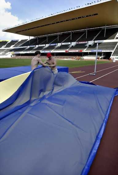 Helsingin Olympiastadionia on remontoitu MM-kisoja varten miljoonilla euroilla.