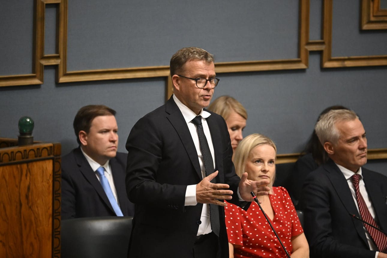 Pääministeri Petteri Orpo (kok.) muistutti, että sopeutustoimia on jouduttu kokonaisuudessaan tekemään paljon. LEHTIKUVA / Markku Ulander