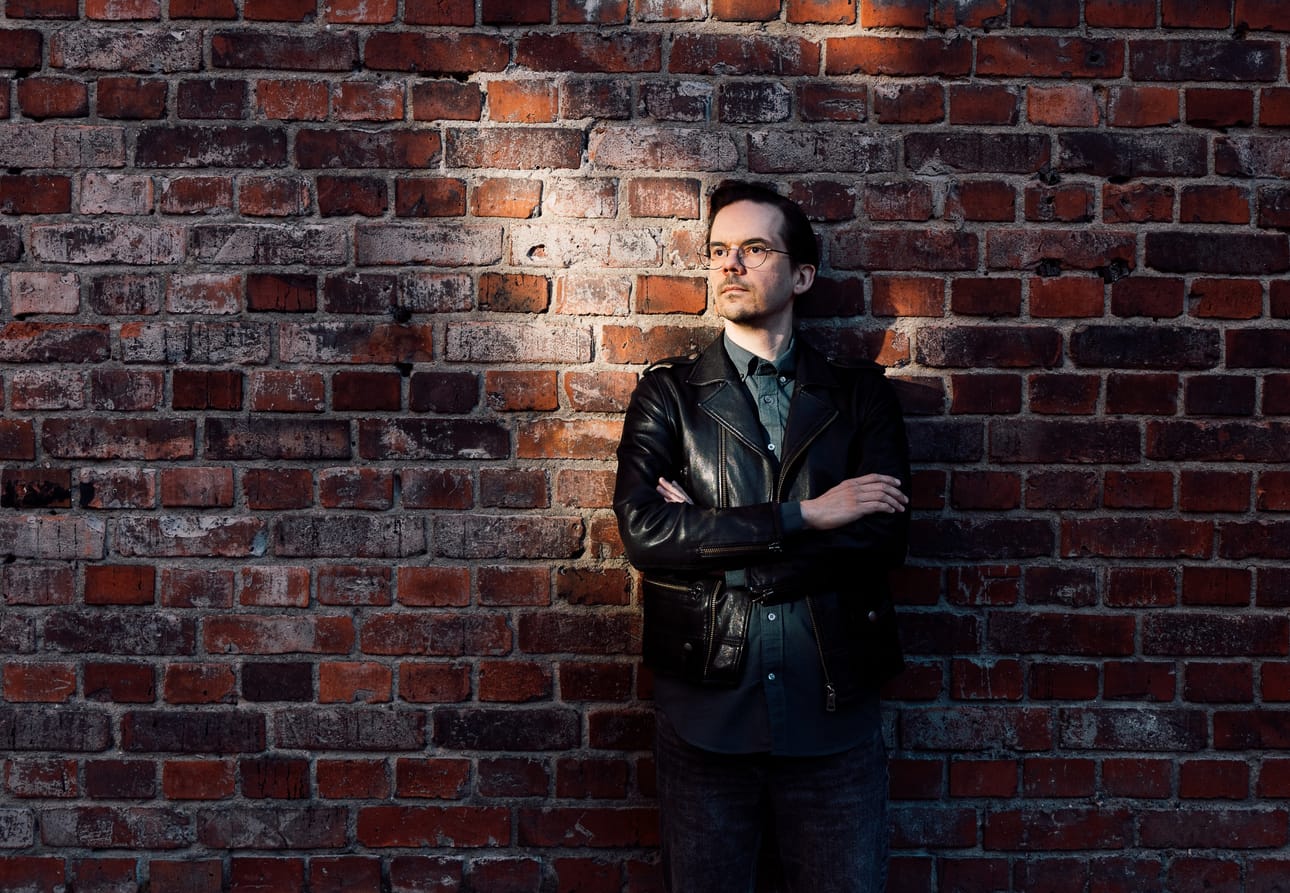 Mikko Järvenpää eli Introsoul kuvailee esikoislevyään tarinaksi oman itsensä hyväksymisestä.