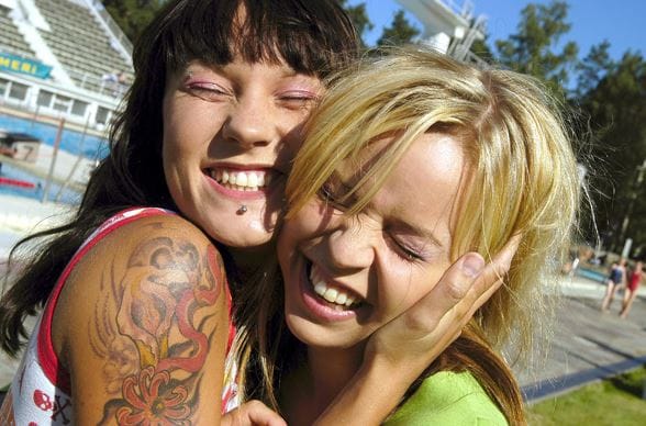 PMMP eli Mira Luoti (vas.) ja Paula Vesala.vuonna 2003.